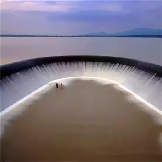 我们生活的星球之上，有无数令人不可思议的奇景 请慢慢欣赏吧！