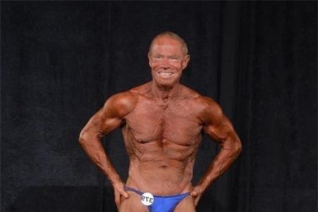 虽已年过80岁,但却朝气蓬勃,运动健身给他们带来浩大的改变