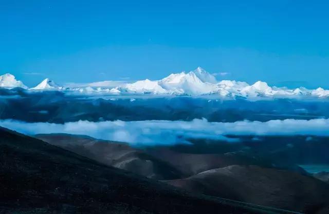 登上世界最高峰珠穆朗玛峰,究竟会看到什么?