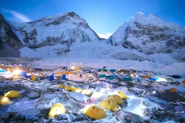 登上世界最高峰珠穆朗玛峰,究竟会看到什么?