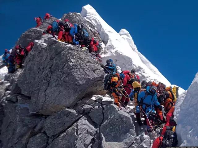 登上世界最高峰珠穆朗玛峰,究竟会看到什么?