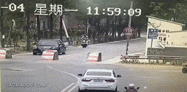 20张车祸现场动图，没车也得看！