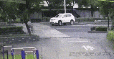 20张车祸现场动图，没车也得看！