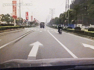 车祸动态图,别用生命挑战自己