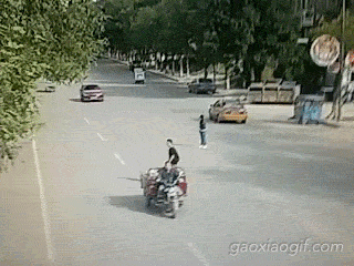 车祸动态图,别用生命挑战自己