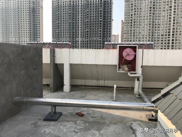 他们用1年时间，在自家楼顶建造出一个绝美露台花园