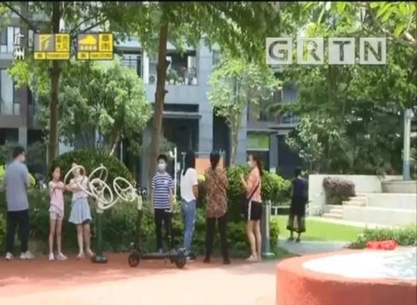 4岁男孩手指被这种健身器械所伤，导致截肢！很多小区都有
