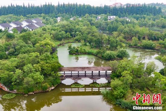 航拍江苏南通滨江生态的“涅槃重生”