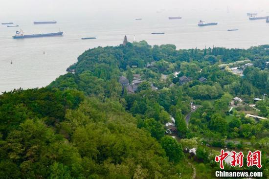 航拍江苏南通滨江生态的“涅槃重生”