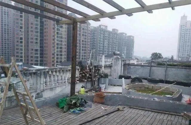 100平顶楼露台花园，养花种菜喂鱼，大隐于市，简约生活！