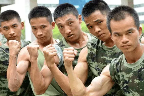 ����ѵ���ľ���VSߣ�������У�������̬����ʲô���